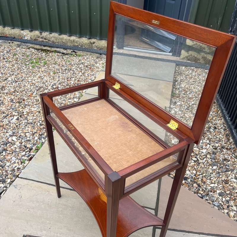 An Edwardian Period mahogany inlaid bijouterie cabinet.